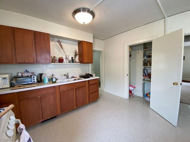 Foto del edificio - $1,300 | 1 Bedroom, 1 Bathroom Duplex | No Pets | Available for an August 12th, 2026 Move In!