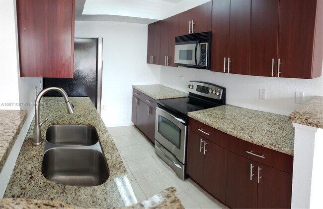 Building Photo - 10581 SW 155th Ct