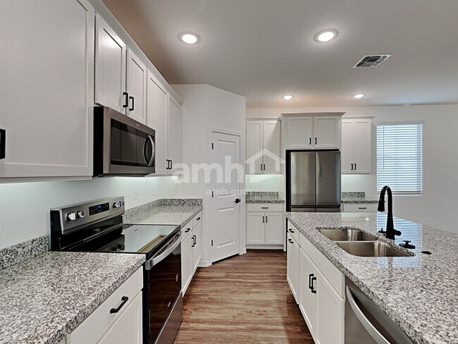 Building Photo - 779 S 150th Dr