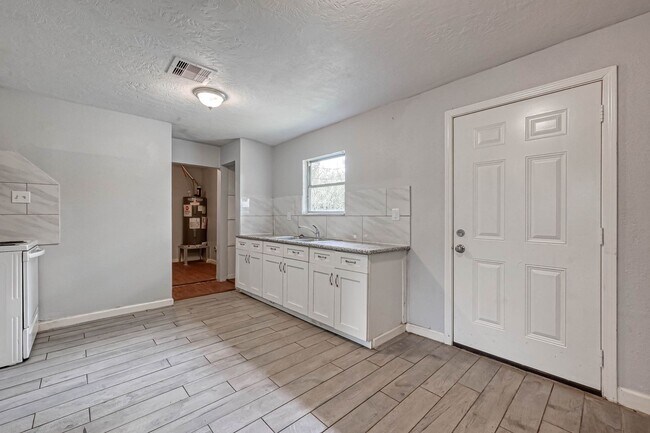 Foto del edificio - Now Available – Spacious 4-Bedroom Home in Houston!