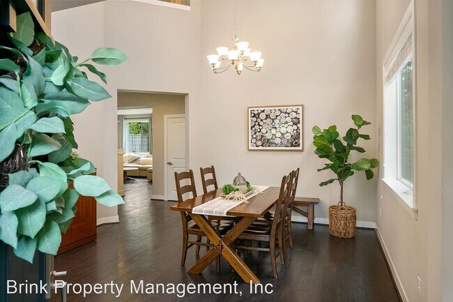Building Photo - 5 br, 3.5 bath House - 1039 Pine Crest Cir...