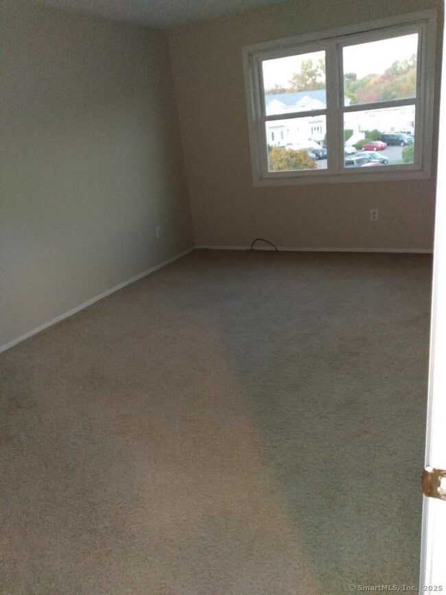 Building Photo - 16 Southwind Ln