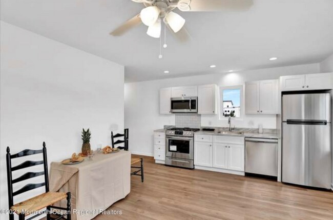 Building Photo - 1138 Springwood Ave