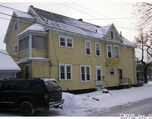 Building Photo - 946 Highland St