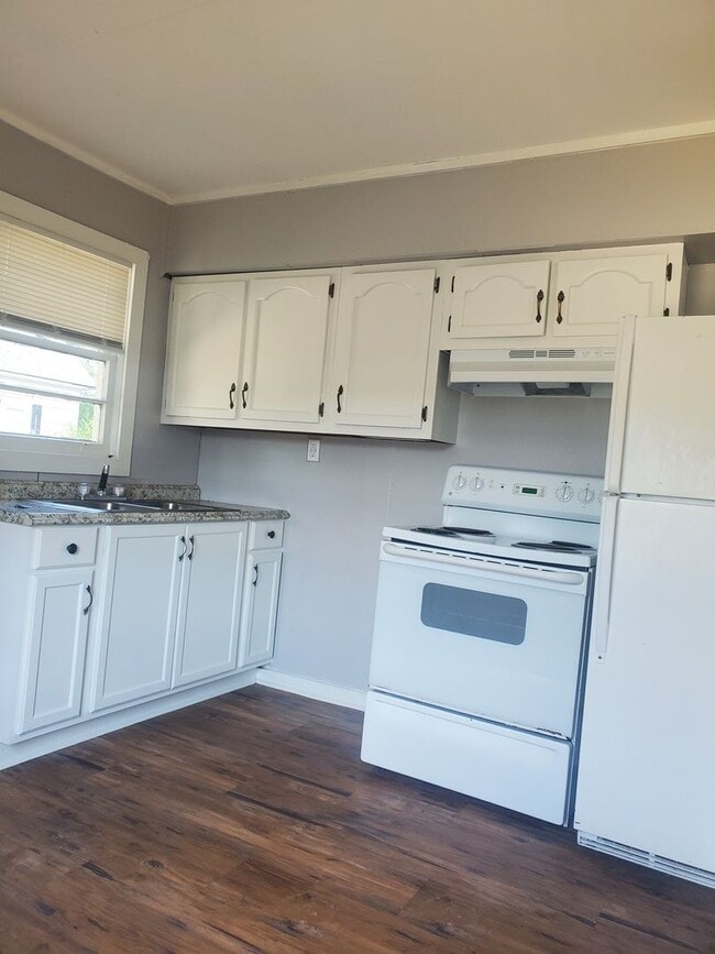 Building Photo - North Franklin Duplex