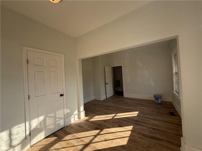 Building Photo - 1026 Inverness Ave