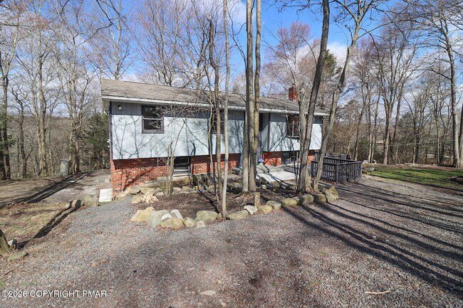 Foto del edificio - 1543 Coolbaugh Rd