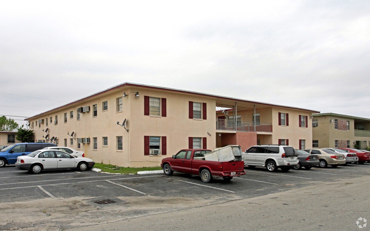 300 NE 1st St, Belle Glade, FL 33430 Apartments in Belle Glade, FL