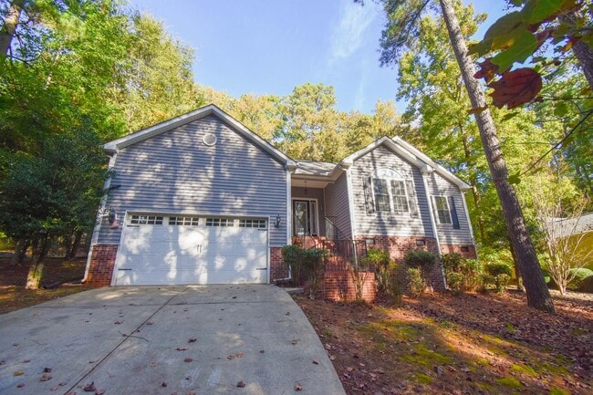 Building Photo - 3 Bedroom and 2 Bath Home- Gated Community- Carolina Trace (No Pets)