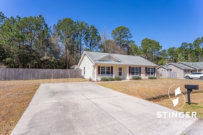 Building Photo - 3 Bedroom / 2 Bath For Rent In Magnolia Court