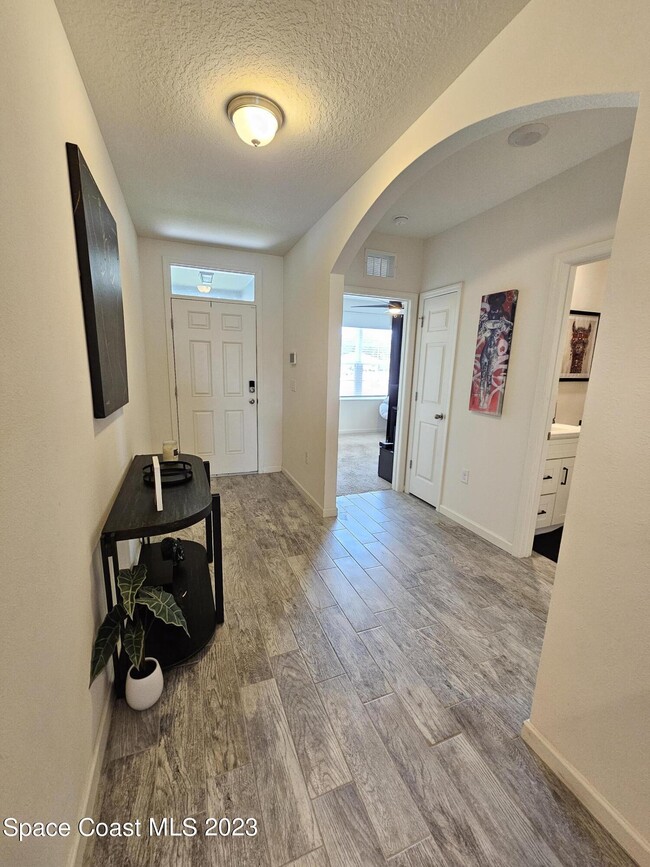Building Photo - 445 Sorrento Dr