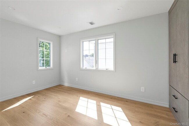 Building Photo - 157 Lincoln Ave