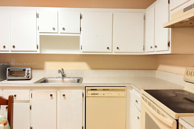 Foto del edificio - 1465 NE 123rd St
