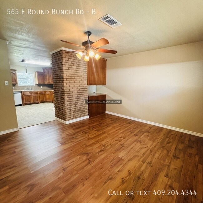 Foto del edificio - 565 E Roundbunch Rd