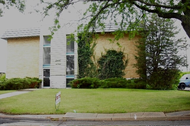 Primary Photo - 2439 Holmes St