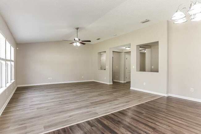 Building Photo - 7511 Hawks Cliff Dr