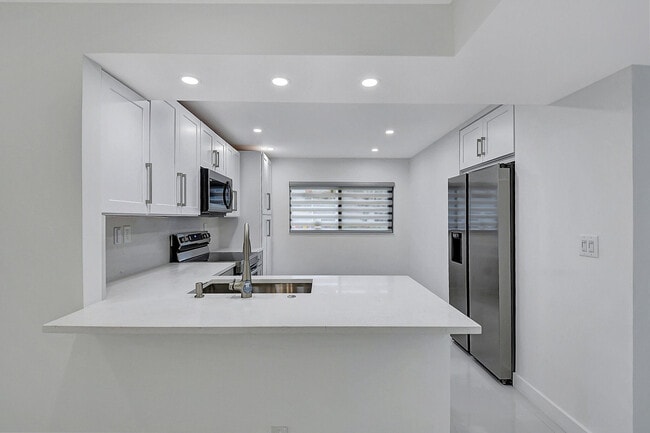 Building Photo - 15378 Lakes of Delray Blvd
