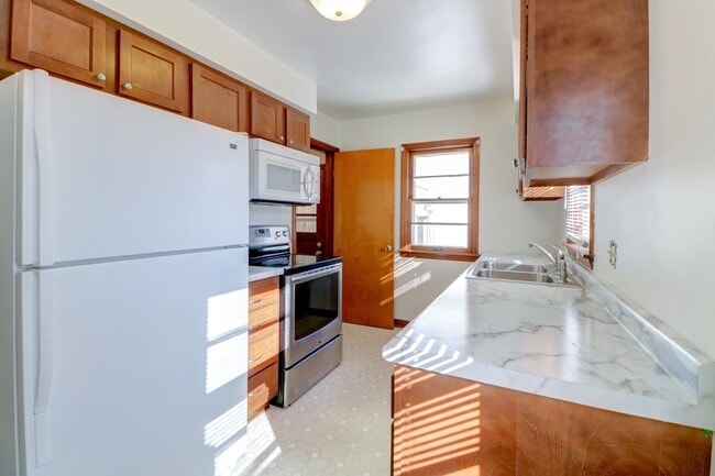 Building Photo - 602 S Mattis Ave