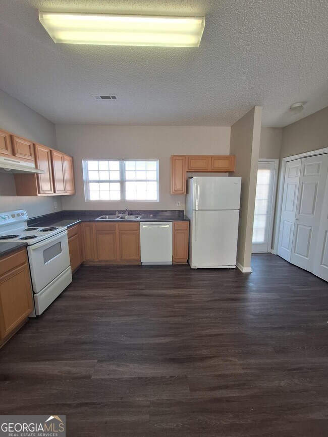 Foto del edificio - 3215 Oakley Pl