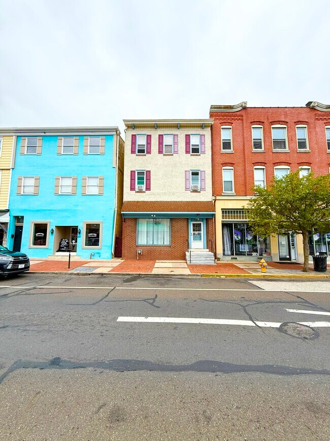 Building Photo - 205 Mill St