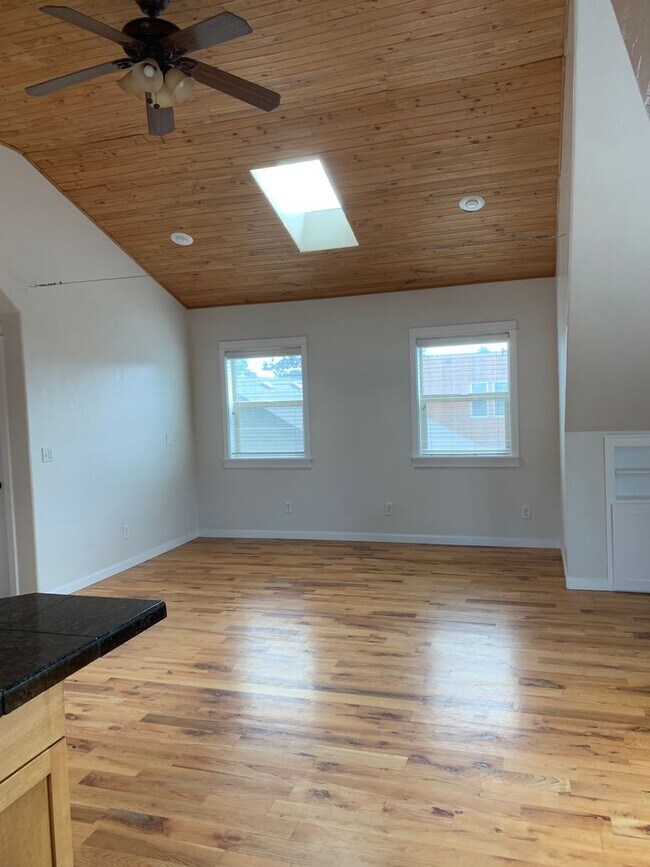 Foto del edificio - Studio in Downtown Bend with Garage