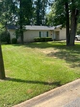 Building Photo - 1504 E Lantrip St