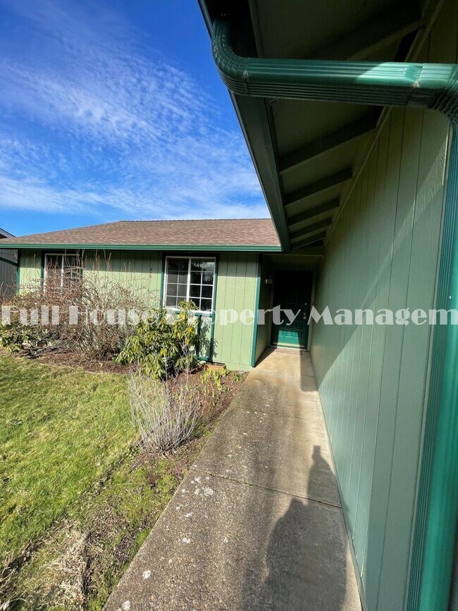Building Photo - 3 br, 1 bath House - 3665 Plumtree Dr.