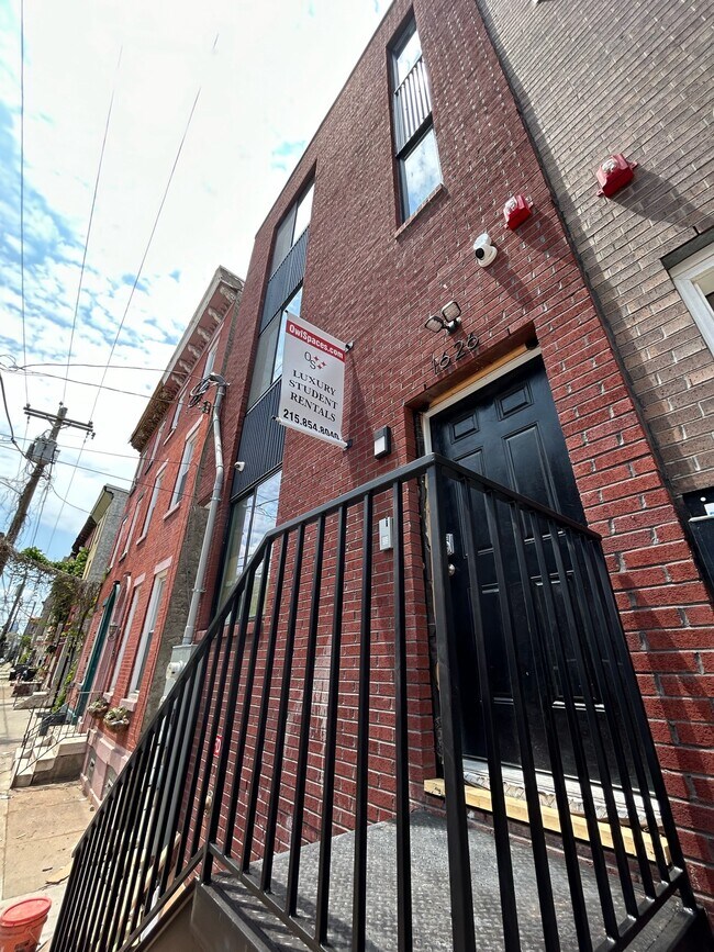 front - 1626 N Willington St