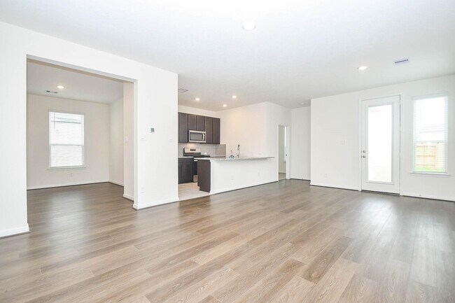 Foto del edificio - 25230 Benroe St