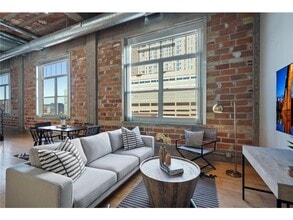 Building Photo - 521 S 7th St