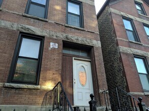 Building Photo - 1512 N Greenview Ave