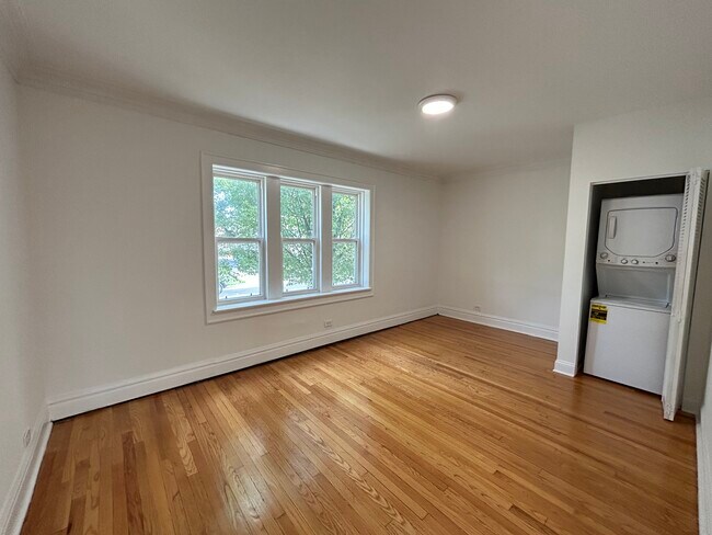 Foto del edificio - 3018 N Karlov Ave