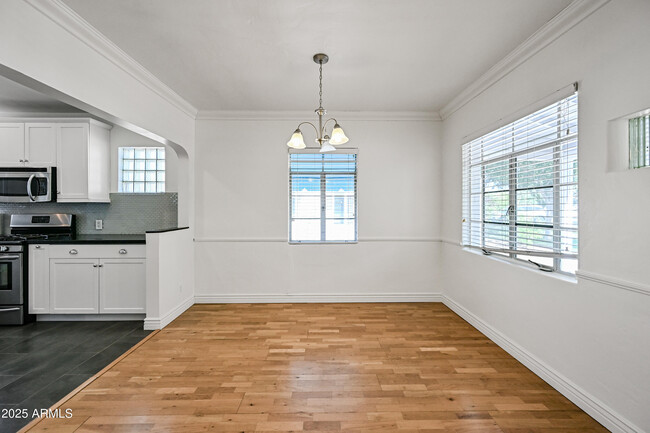 Foto del edificio - 844 E Windsor Ave