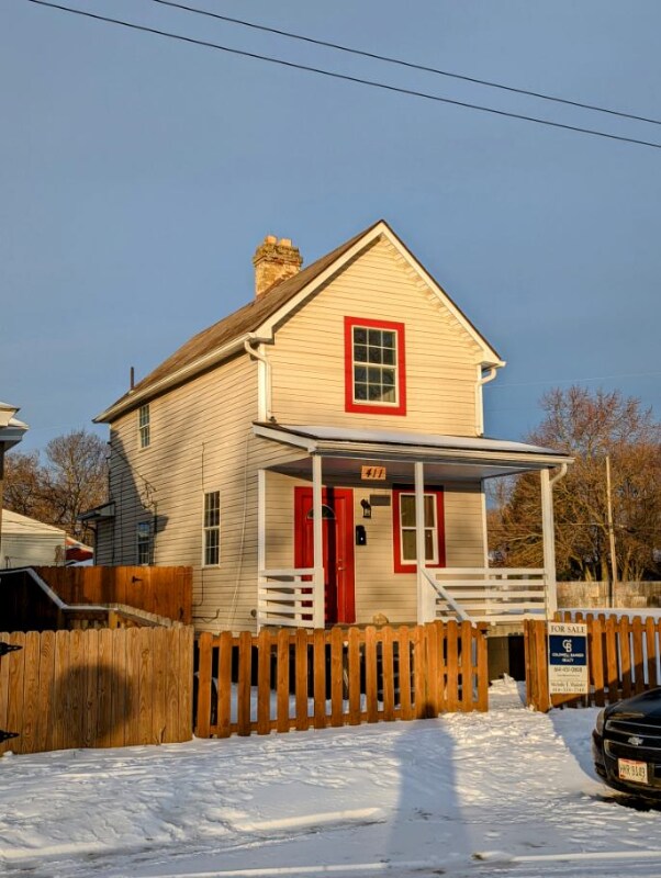 Building Photo - 411 S Yale Ave