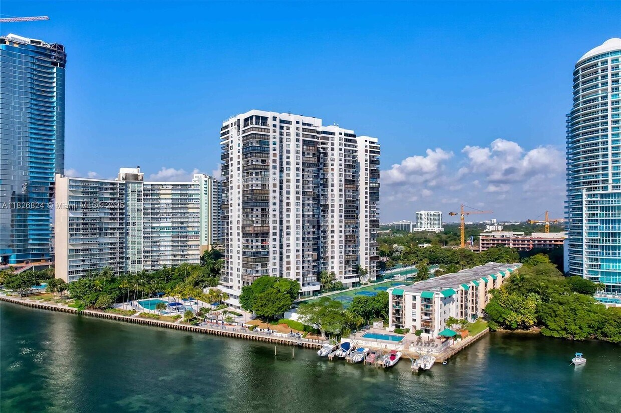 Primary Photo - 2333 Brickell Ave