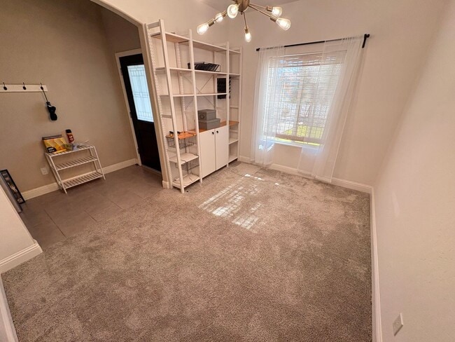 Building Photo - 3 bedroom, 2 bathroom home for rent in Southeast Visalia