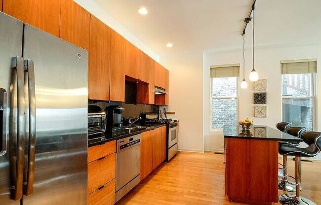 Foto del edificio - 1407 N Wicker Park Ave