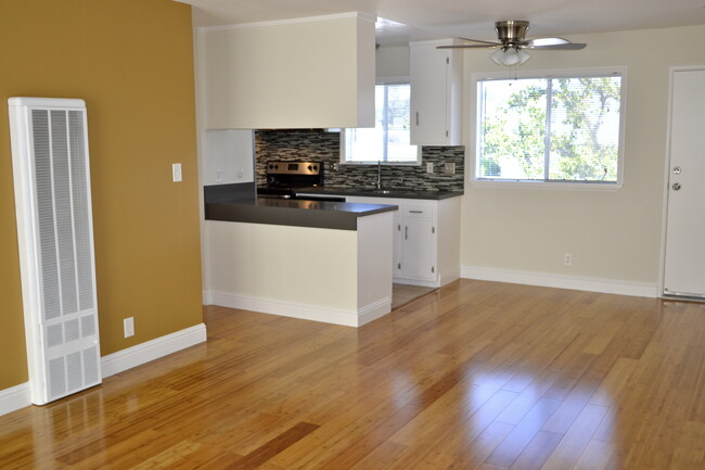 Foto del edificio - Renovated unit, private balcony