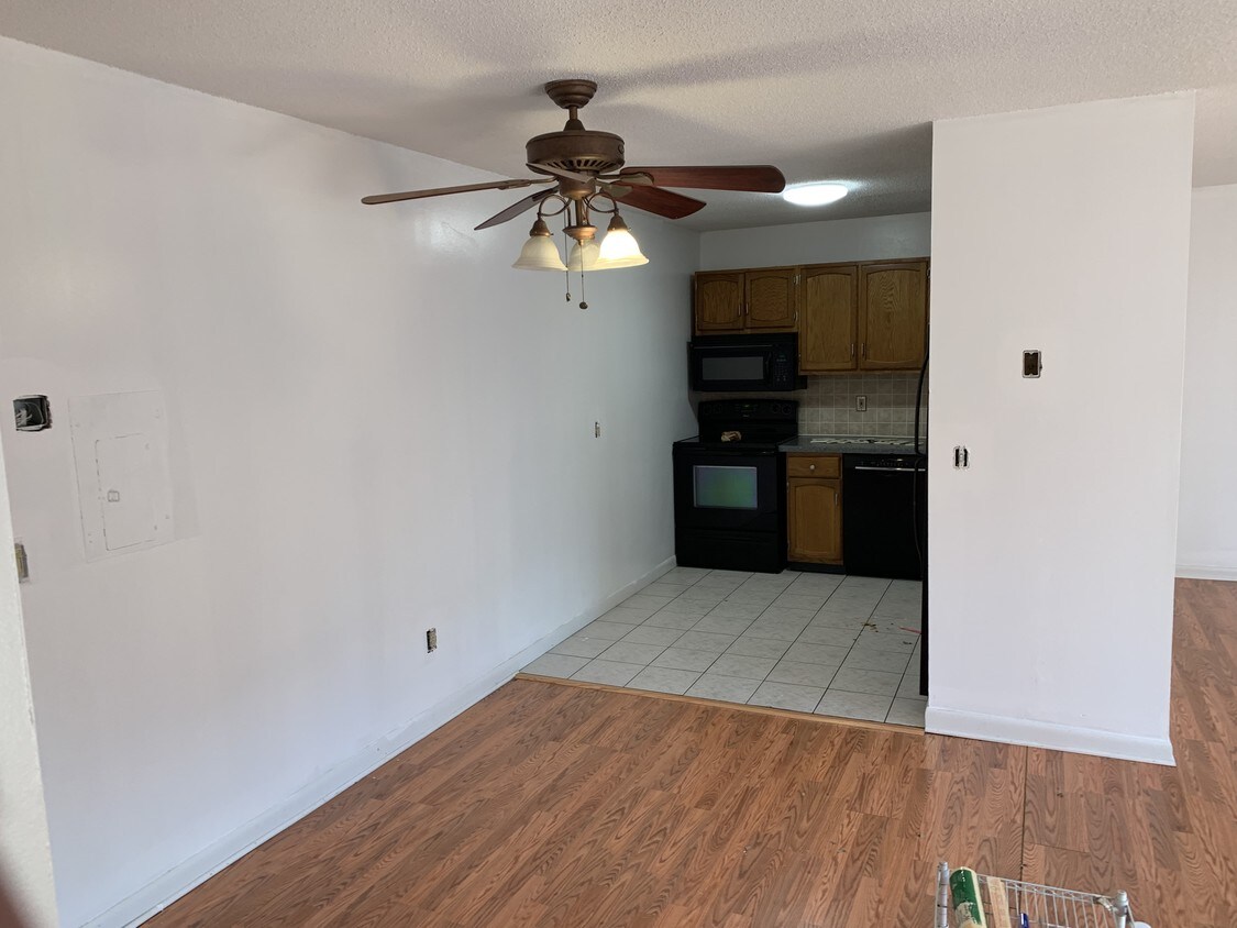 kitchen - 1274 E Main St