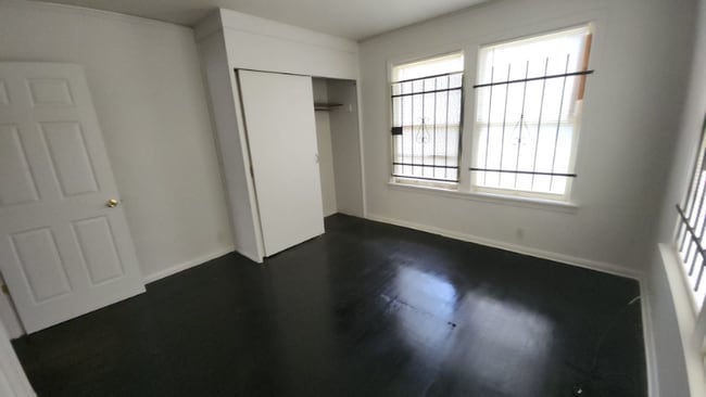Building Photo - 519 W 23rd St