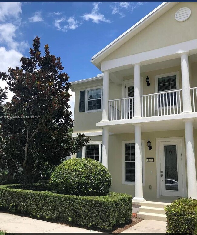 Building Photo - 1221 Islamorada Dr
