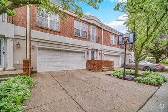Building Photo - 364 Town Pl Cir