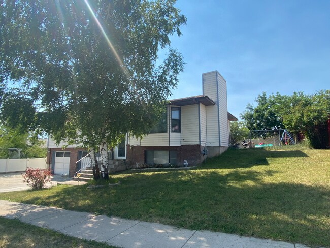 Foto del edificio - 207 Holbrook Ct