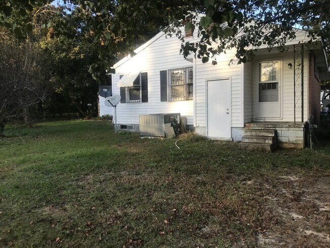 Building Photo - 604 E Highland Ave