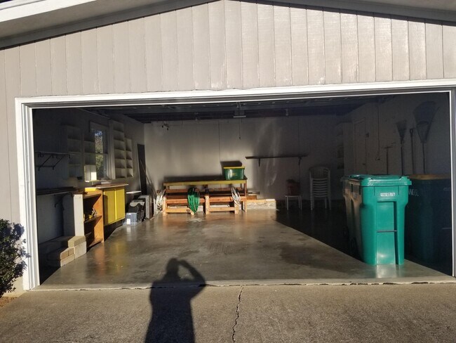 Foto del edificio - 1305 Abbeywood Rd