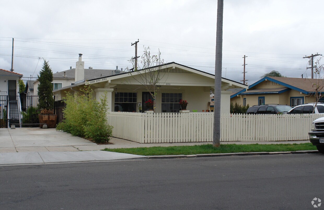 Foto del edificio - 3749-3755 Herman Ave