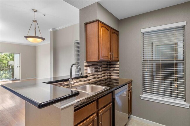 Foto del edificio - 6000 Shepherd Mountain Cove