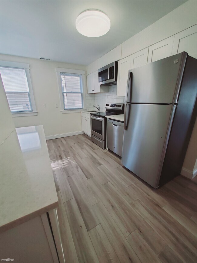 Foto del edificio - 1 br, 1 bath Condo - 51 Lindale St Apt 1