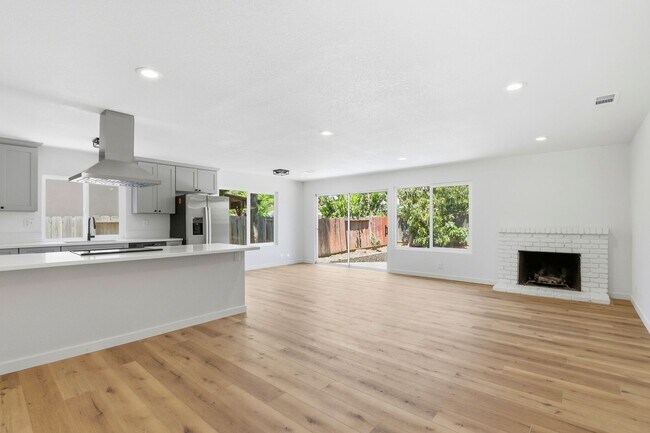 Foto del edificio - Beautifully Remodeled Property