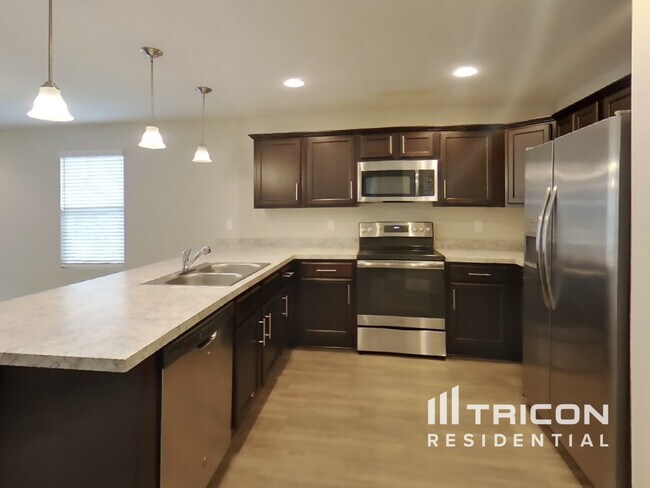 Foto del edificio - 1312 Sarahs Landing Dr